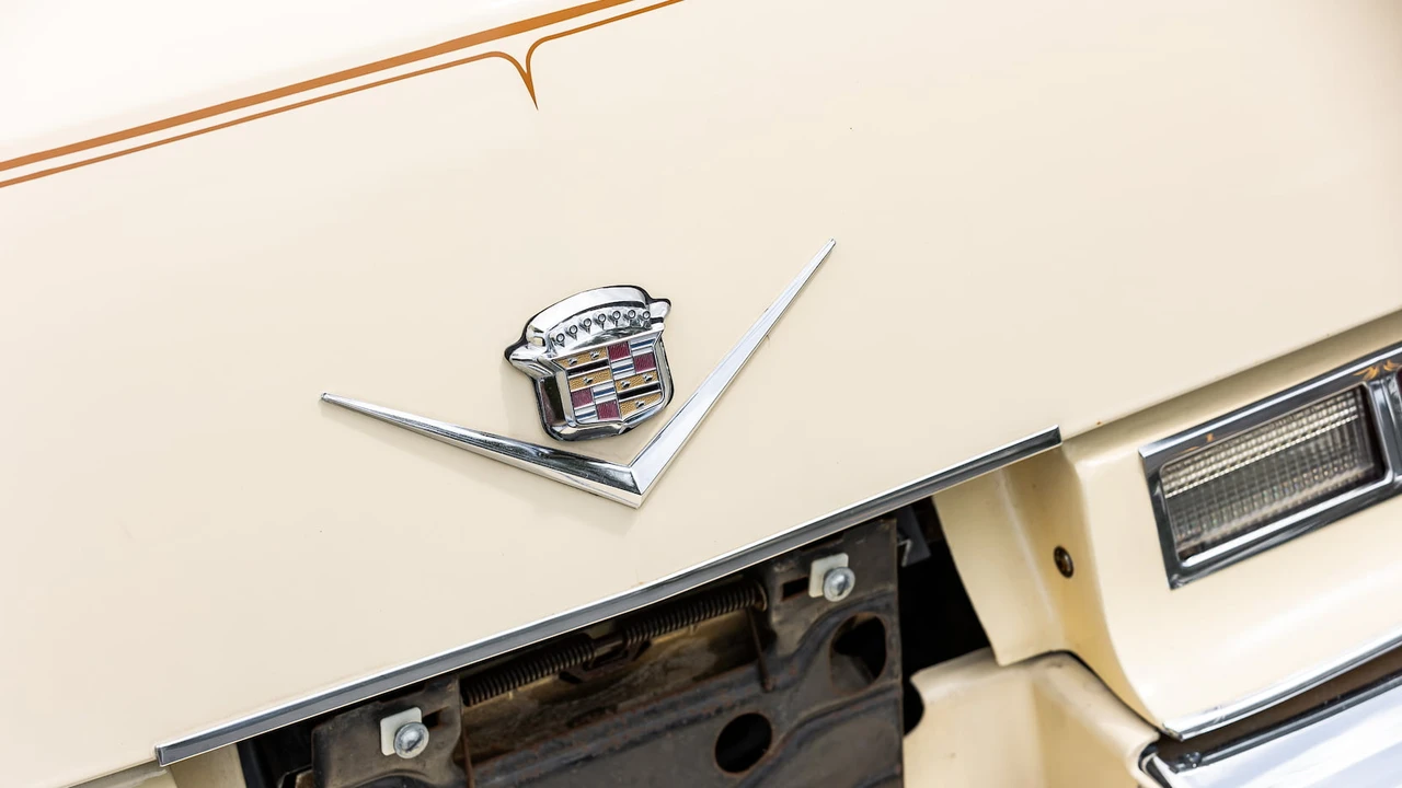 1976 Cadillac DeVille 4th Gen - Image 24 of 31