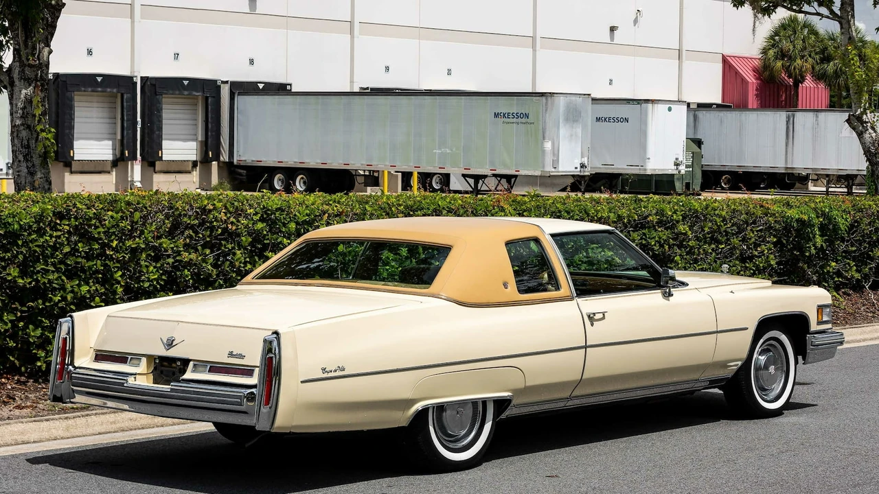 1976 Cadillac DeVille 4th Gen - Image 28 of 31