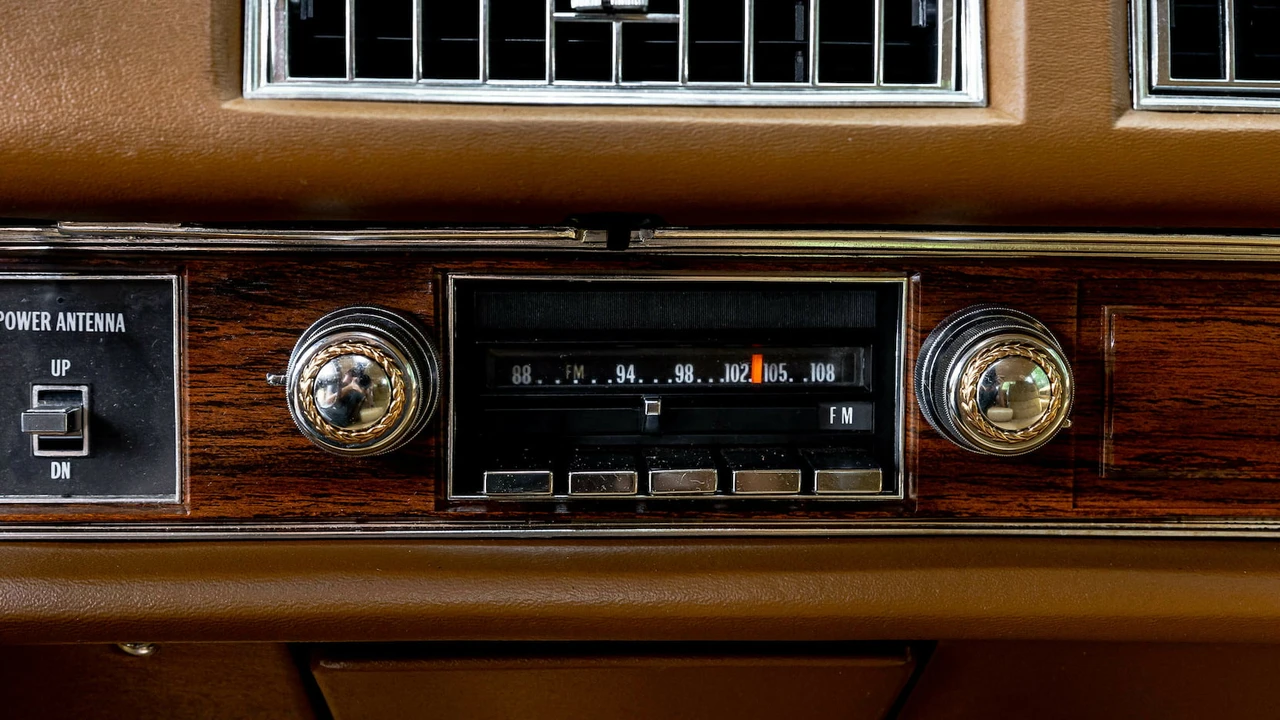 1976 Cadillac DeVille 4th Gen - Image 30 of 31