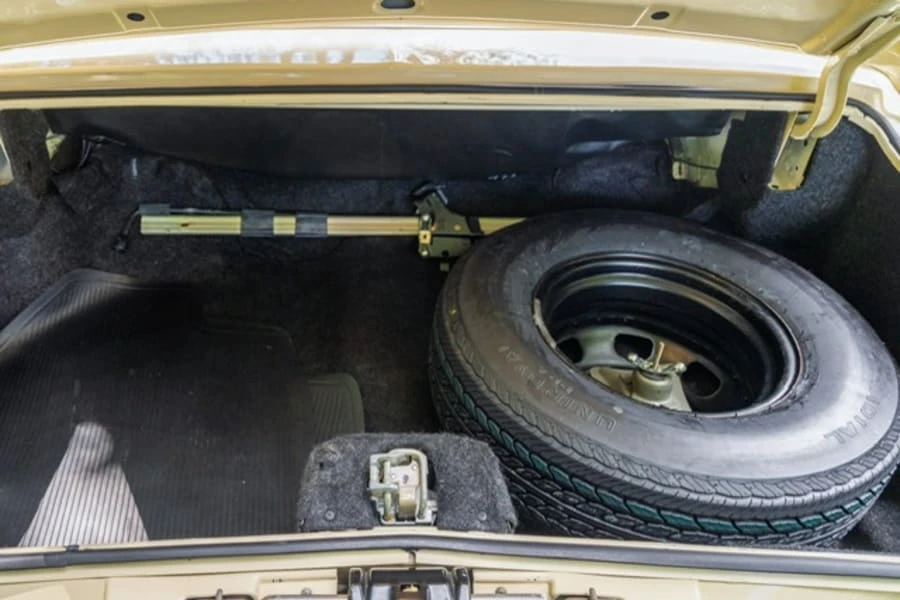 1976 Cadillac Eldorado 9th Gen - Image 27 of 29