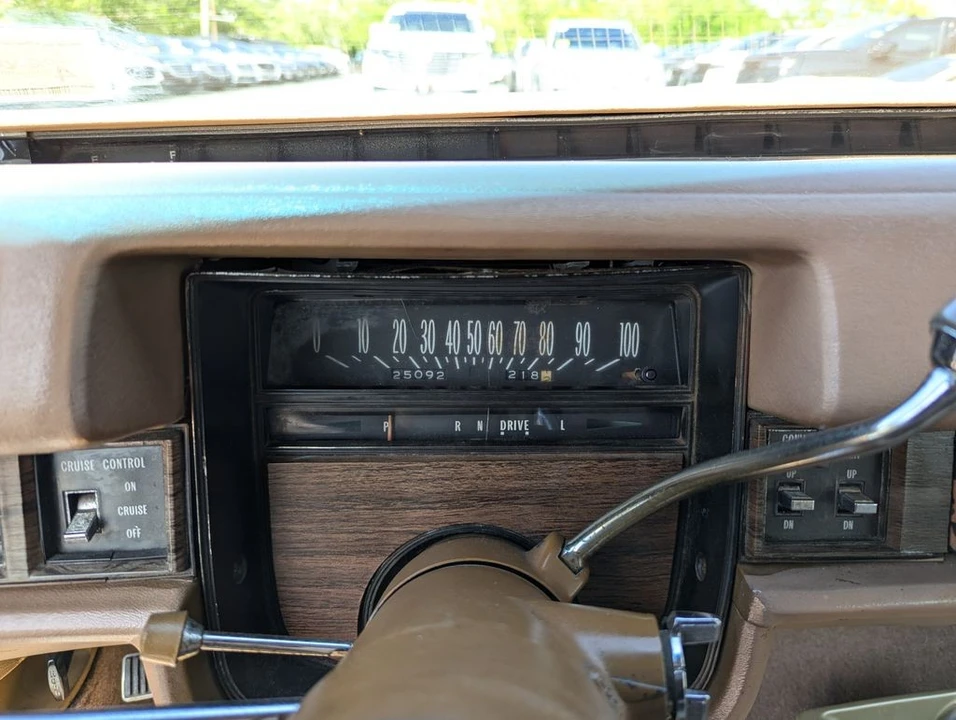 1976 Cadillac Eldorado 9th Gen - Image 17 of 31