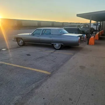 1976 Cadillac Fleetwood Sixty Special Sedan 4D