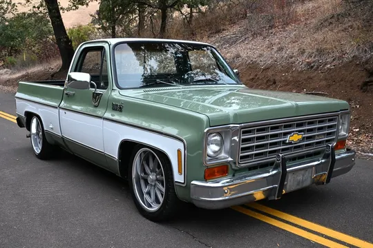 1976 Chevrolet C10 Custom Deluxe 4-Speed