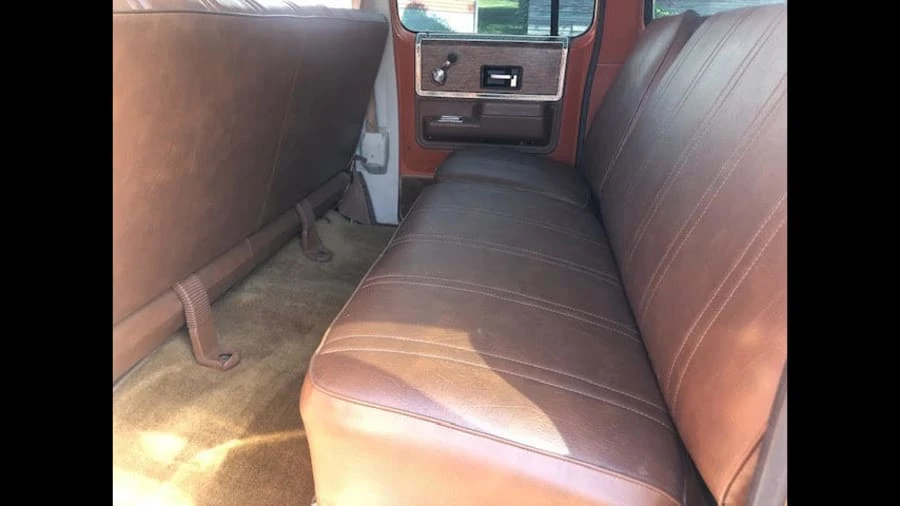 1976 Chevrolet Suburban 7th Gen - Image 5 of 10