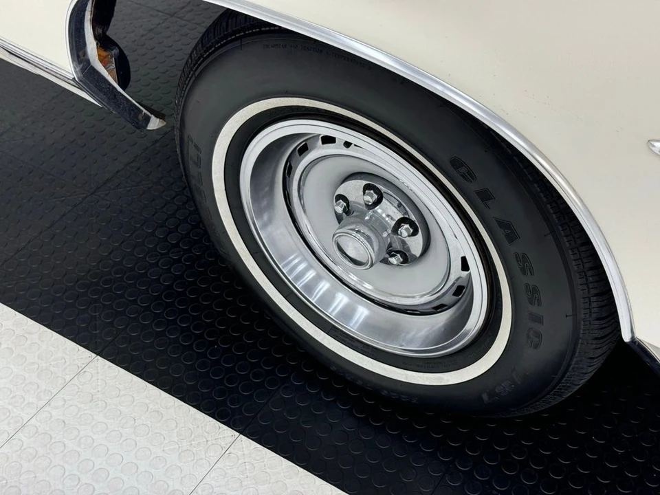 1976 Chrysler New Yorker - Image 13 of 31