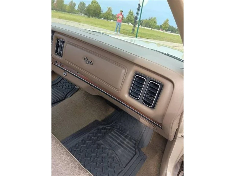 1976 Chrysler Newport - Image 18 of 25
