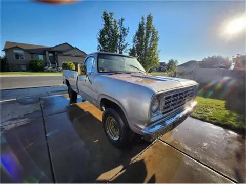 1976 Dodge M880