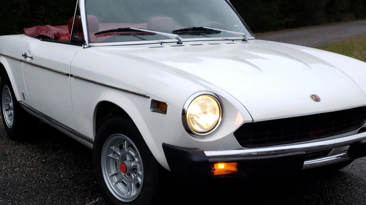 1976 Fiat 124 Sport Spider - Image 27 of 31