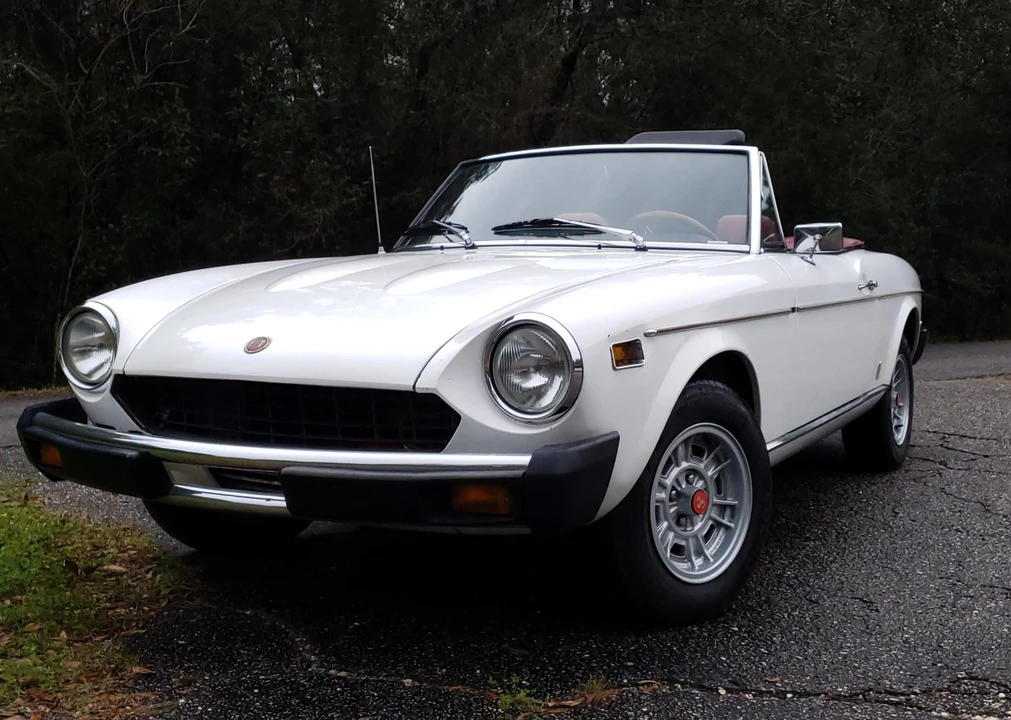 1976 Fiat 124 Sport Spider - Image 9 of 31