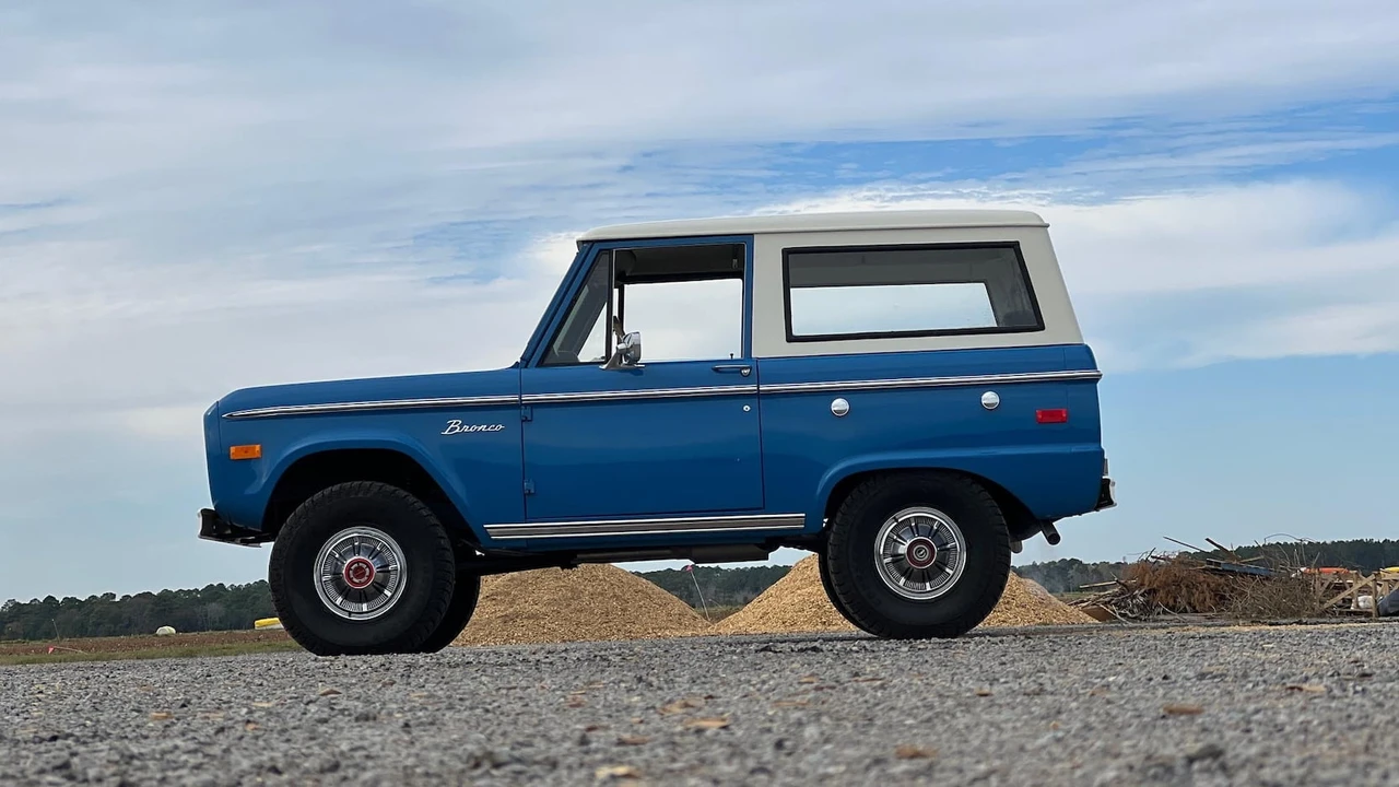 1976 Ford Bronco 1st Gen - Image 2 of 15