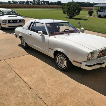 1976 Ford Mustang Coupe 2D