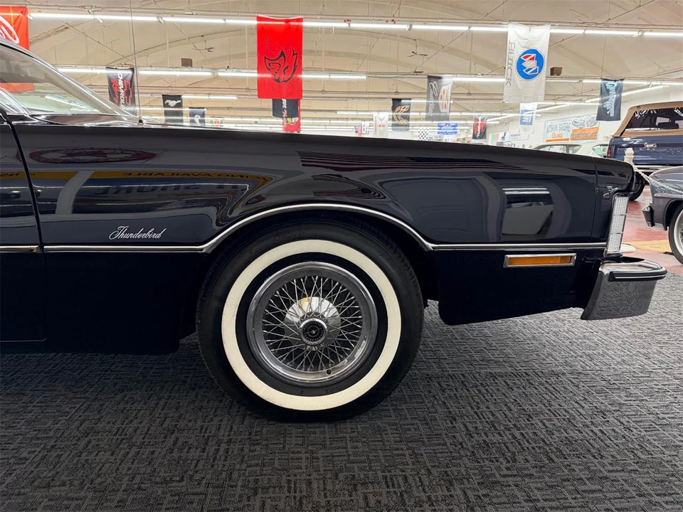 1976 Ford Thunderbird 6th Gen - Image 17 of 31