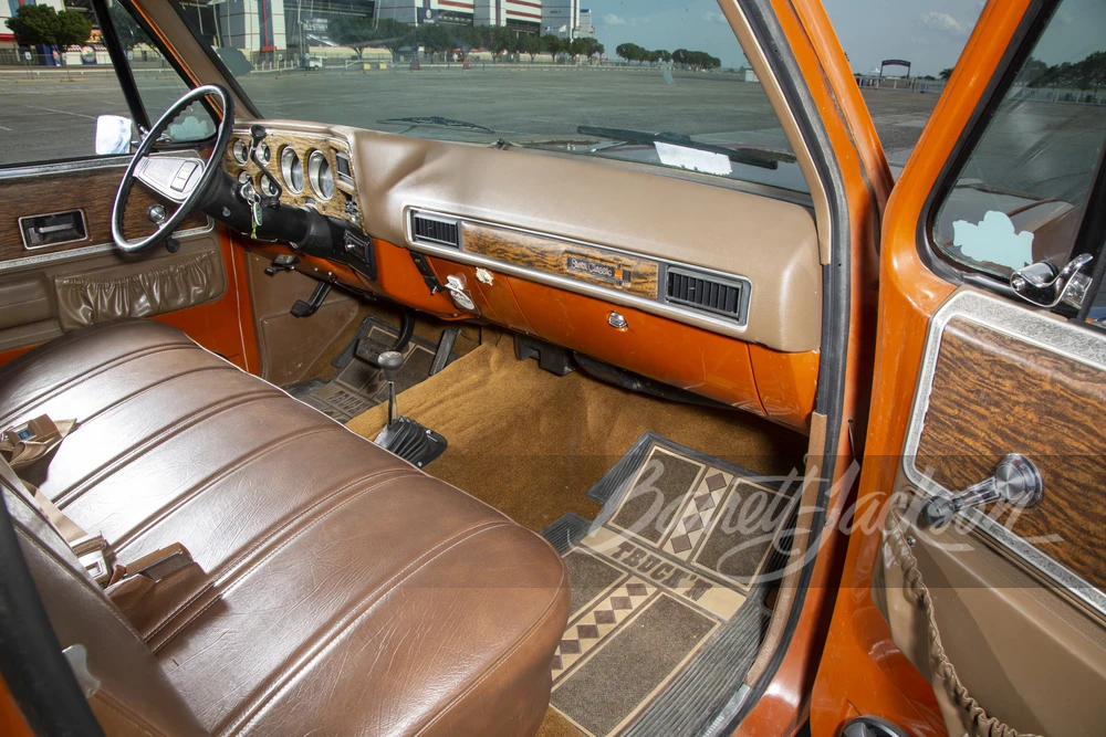 1976 GMC Suburban 7th Gen - Image 12 of 22
