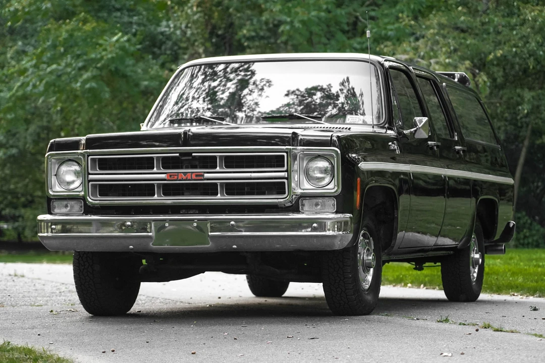 1976 GMC Suburban 7th Gen - Image 3 of 31