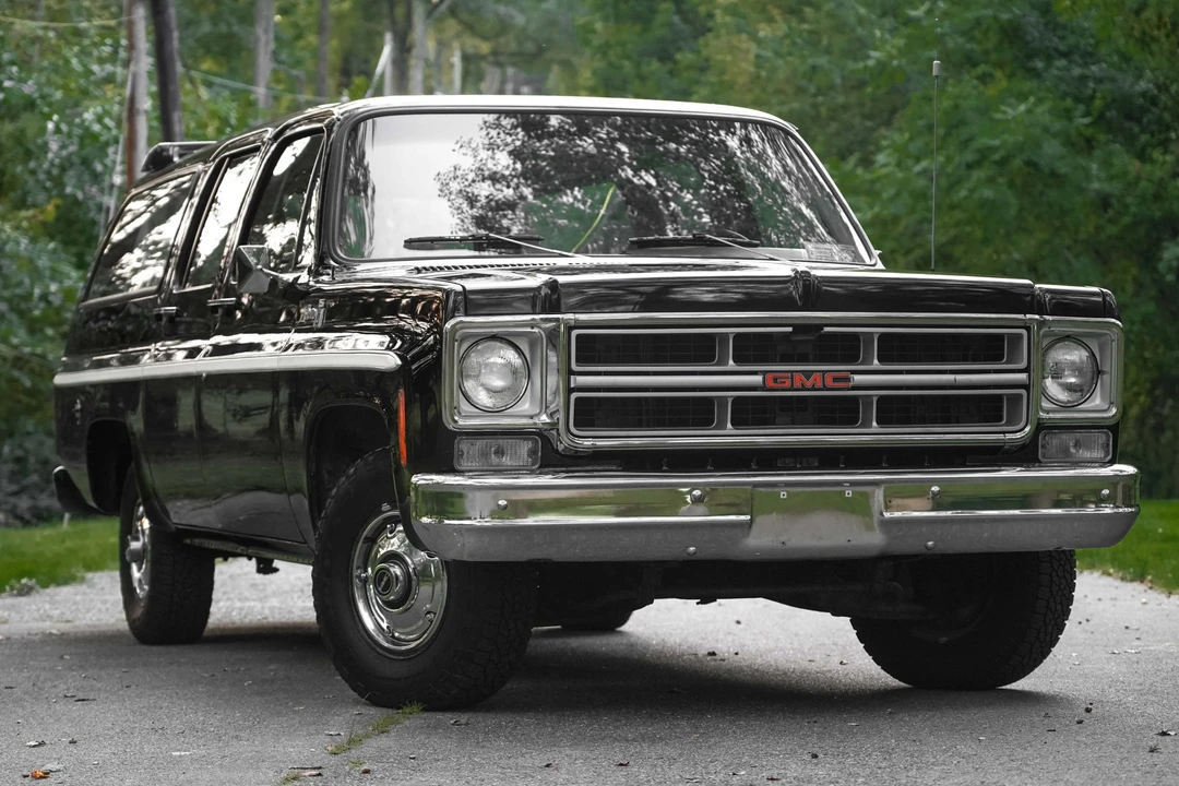 1976 GMC Suburban 7th Gen - Image 13 of 31