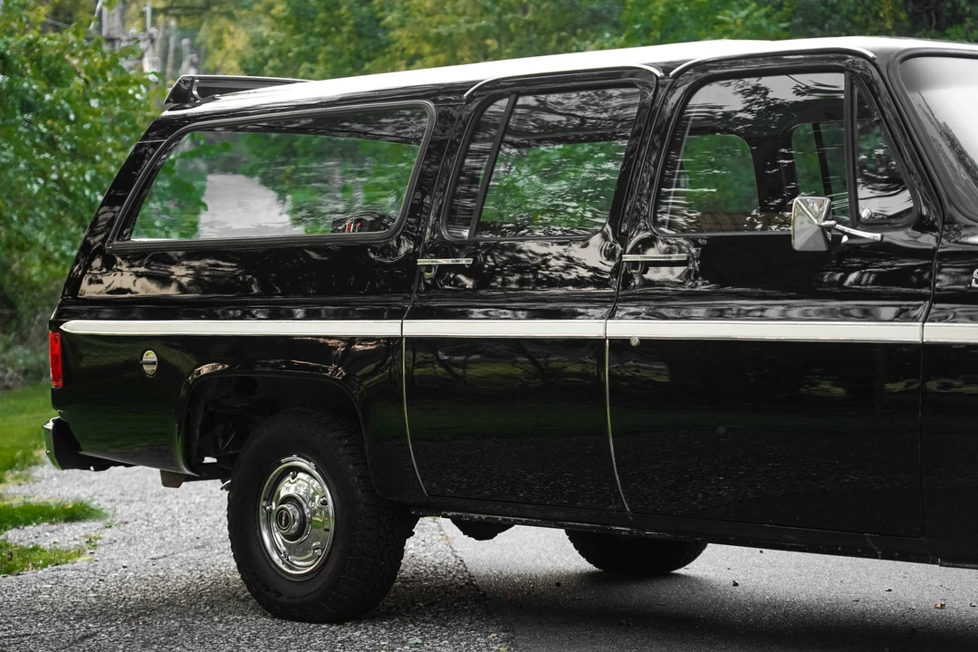 1976 GMC Suburban 7th Gen - Image 17 of 31