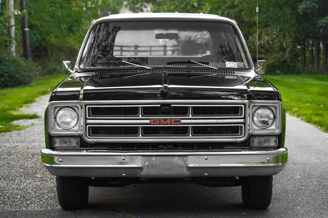 1976 GMC Suburban 7th Gen - Image 15 of 31
