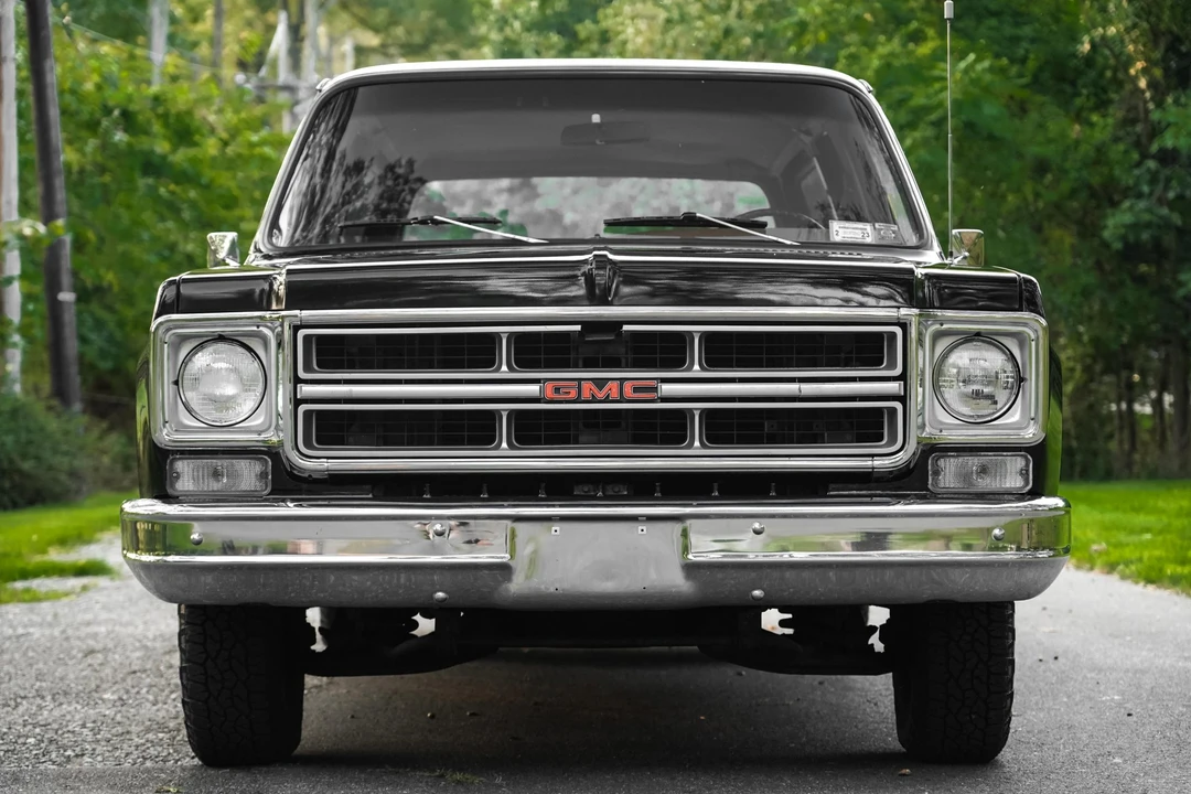 1976 GMC Suburban 7th Gen - Image 16 of 31