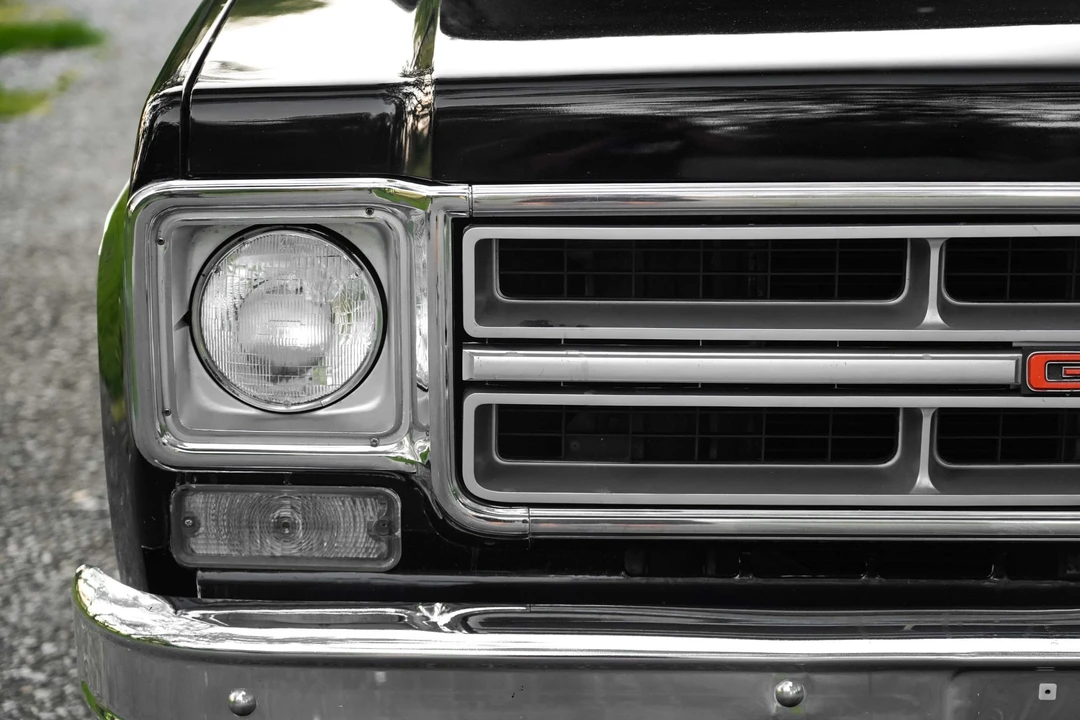 1976 GMC Suburban 7th Gen - Image 20 of 31