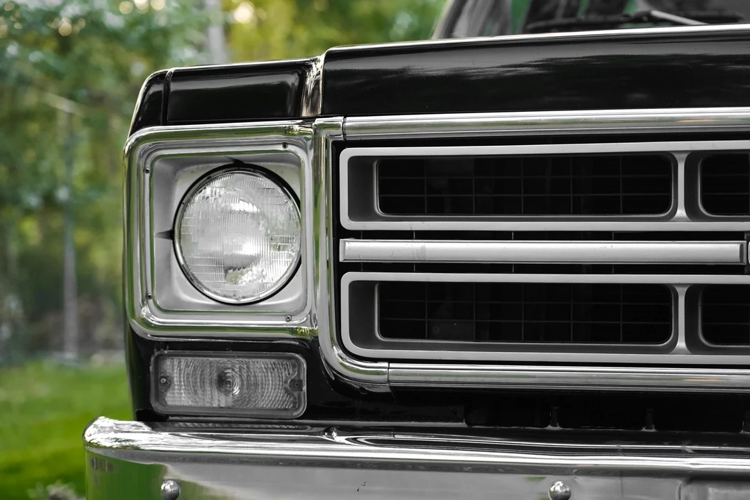 1976 GMC Suburban 7th Gen - Image 22 of 31