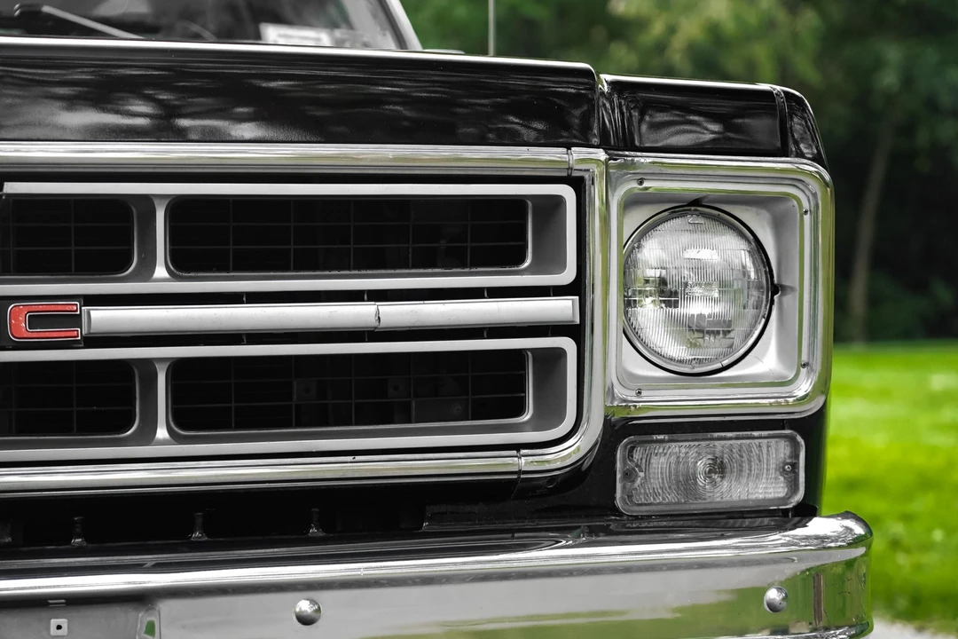 1976 GMC Suburban 7th Gen - Image 23 of 31
