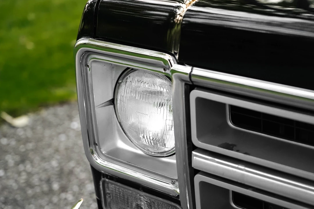 1976 GMC Suburban 7th Gen - Image 24 of 31