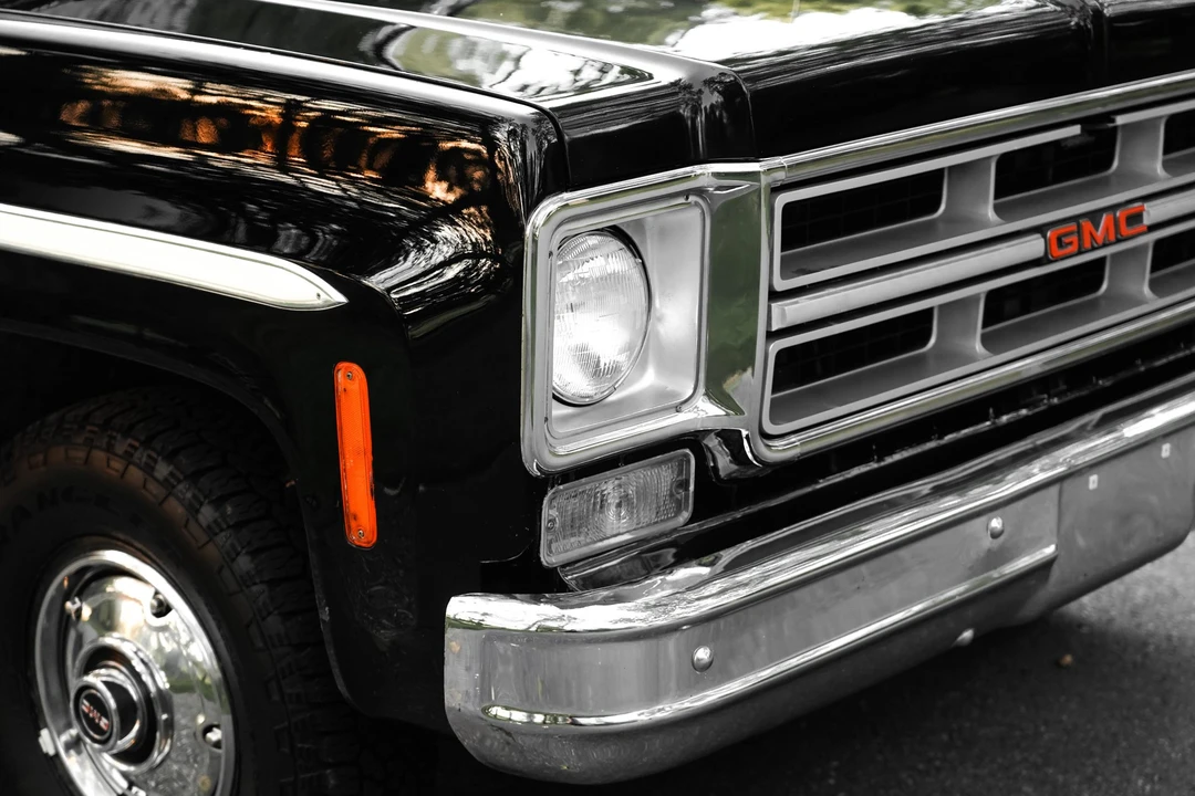 1976 GMC Suburban 7th Gen - Image 26 of 31