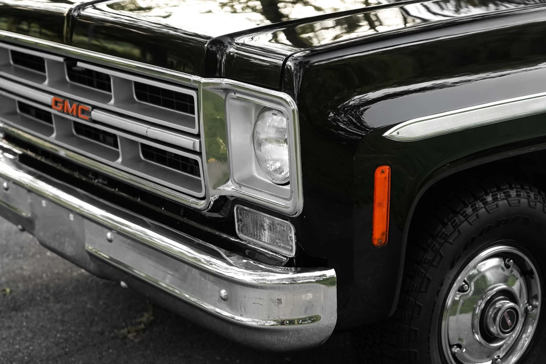 1976 GMC Suburban 7th Gen - Image 27 of 31