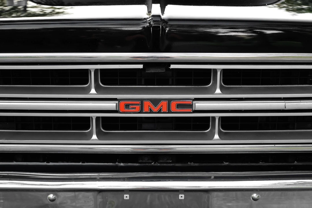 1976 GMC Suburban 7th Gen - Image 28 of 31