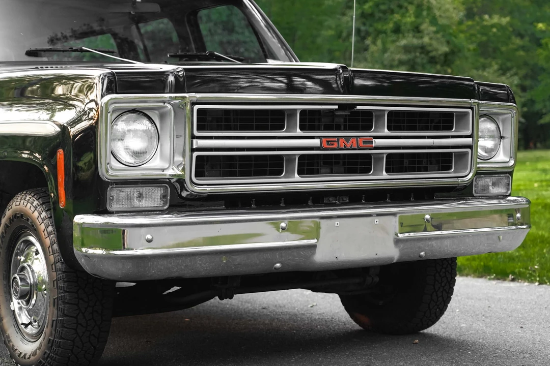 1976 GMC Suburban 7th Gen - Image 18 of 31