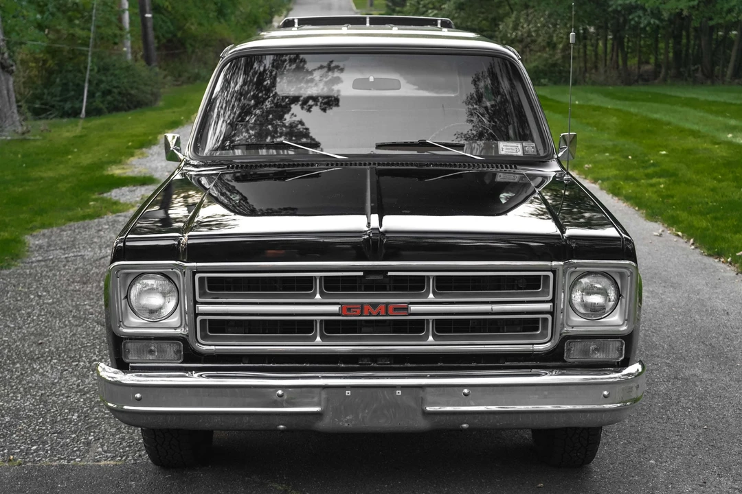 1976 GMC Suburban 7th Gen - Image 14 of 31