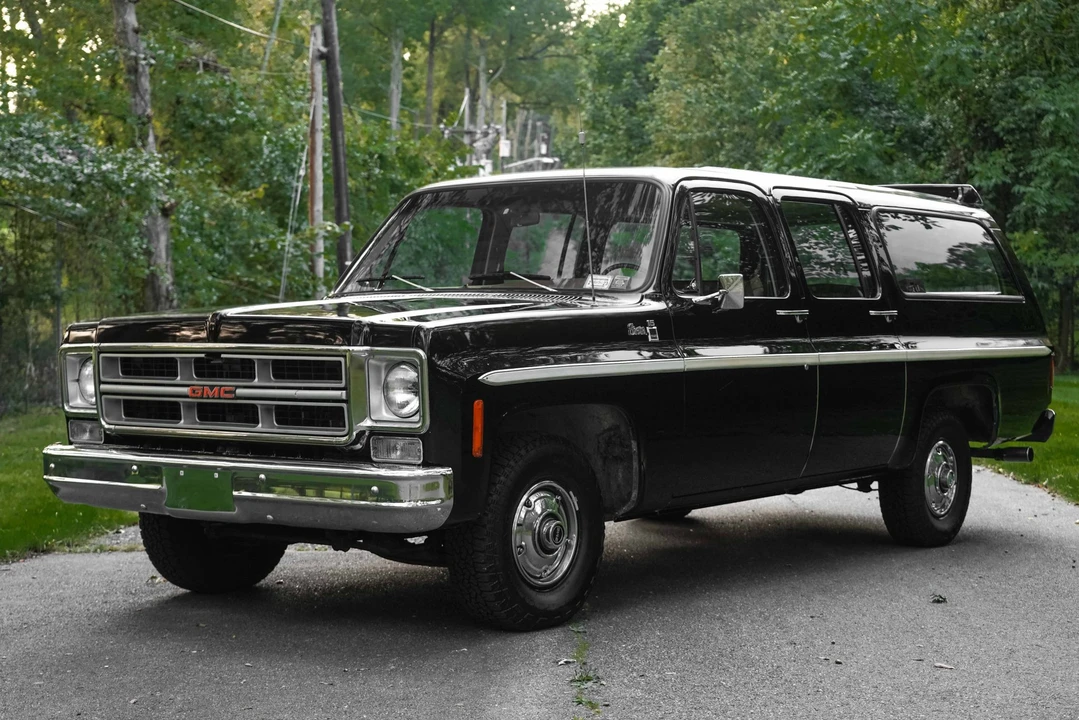 1976 GMC Suburban 7th Gen - Image 4 of 31