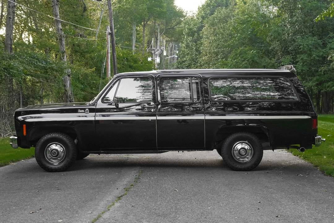 1976 GMC Suburban 7th Gen - Image 6 of 31