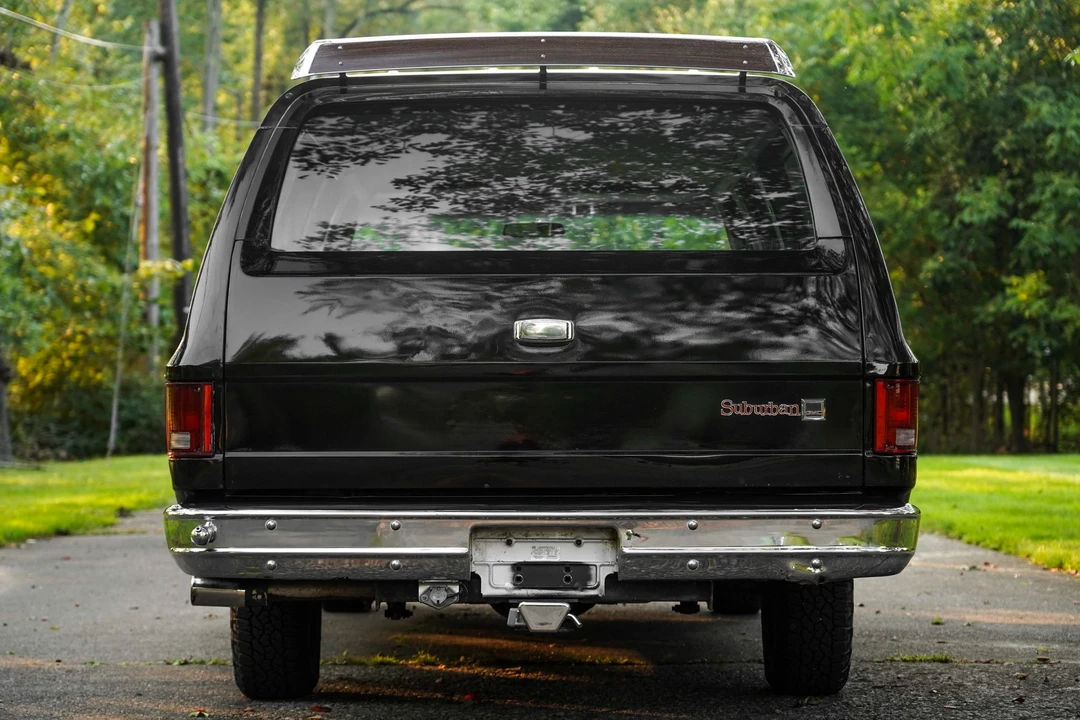 1976 GMC Suburban 7th Gen - Image 9 of 31