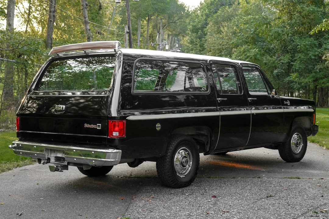 1976 GMC Suburban 7th Gen - Image 11 of 31