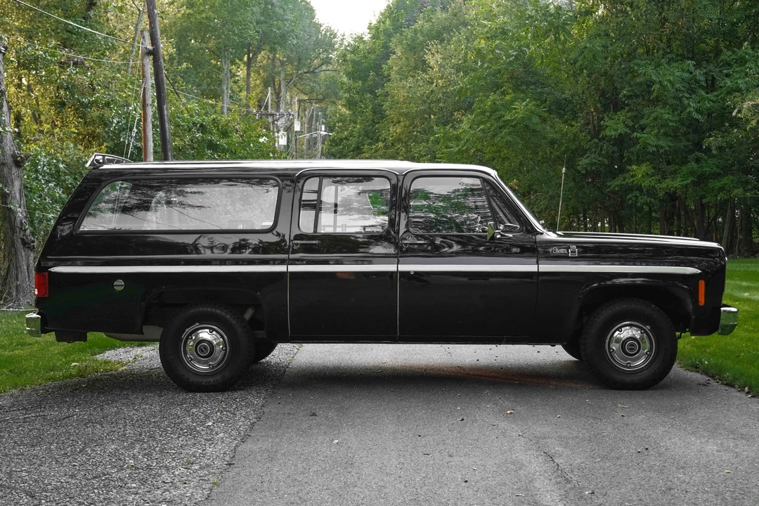 1976 GMC Suburban 7th Gen - Image 12 of 31