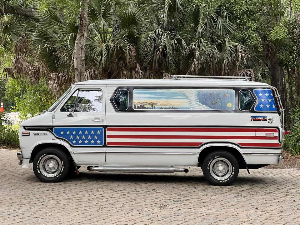 1976 GMC G-series Van - Image 16 of 31