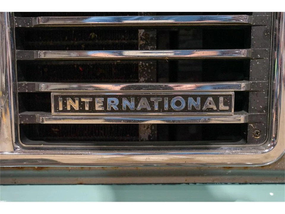 1976 International - Image 21 of 31