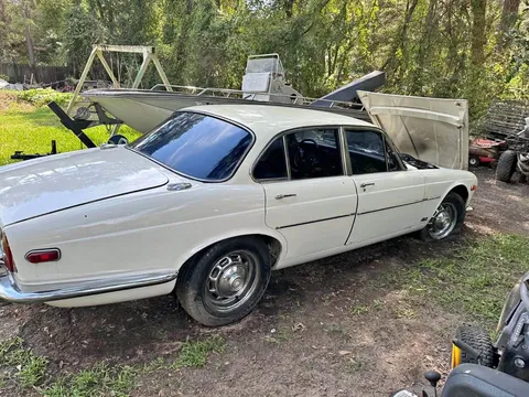 1976 Jaguar XE XE 25t Sedan 4D
