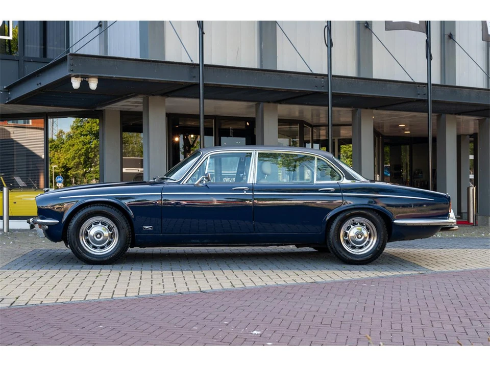 1976 Jaguar XJ Series 2 - Image 2 of 11