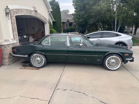 1976 Jaguar XJ XJ Sedan 4D