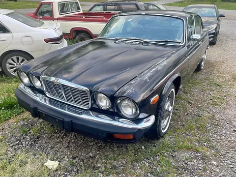1976 Jaguar XJ XJ12 Sedan 4D