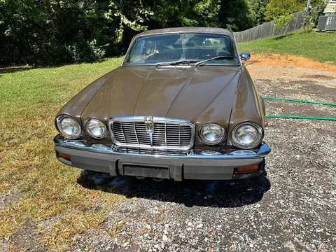 1976 Jaguar XJ XJ12 Sedan 4D