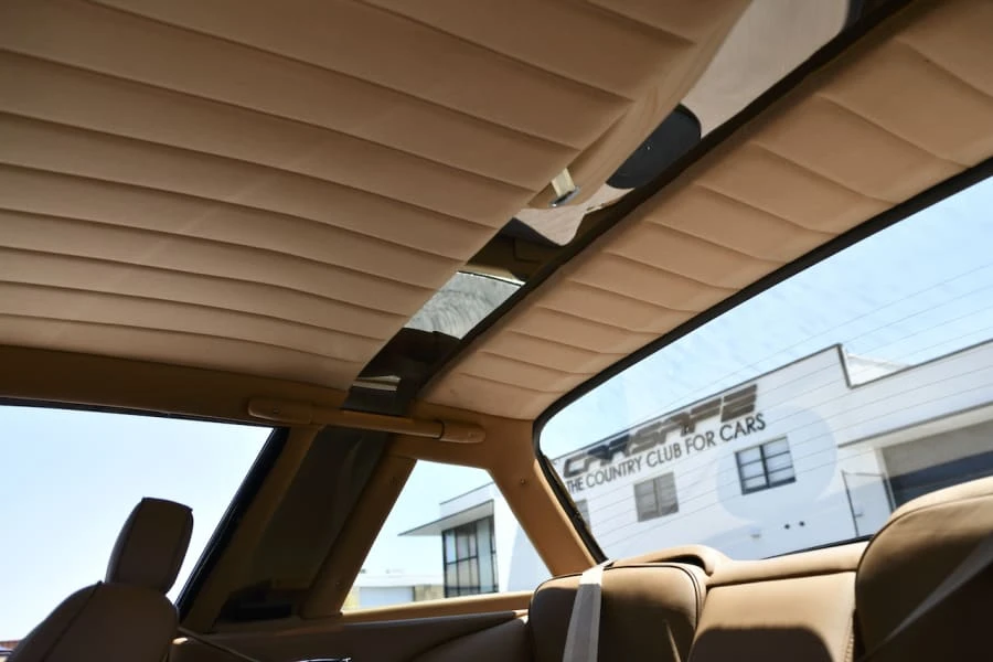 1976 Jensen Interceptor - Image 25 of 31