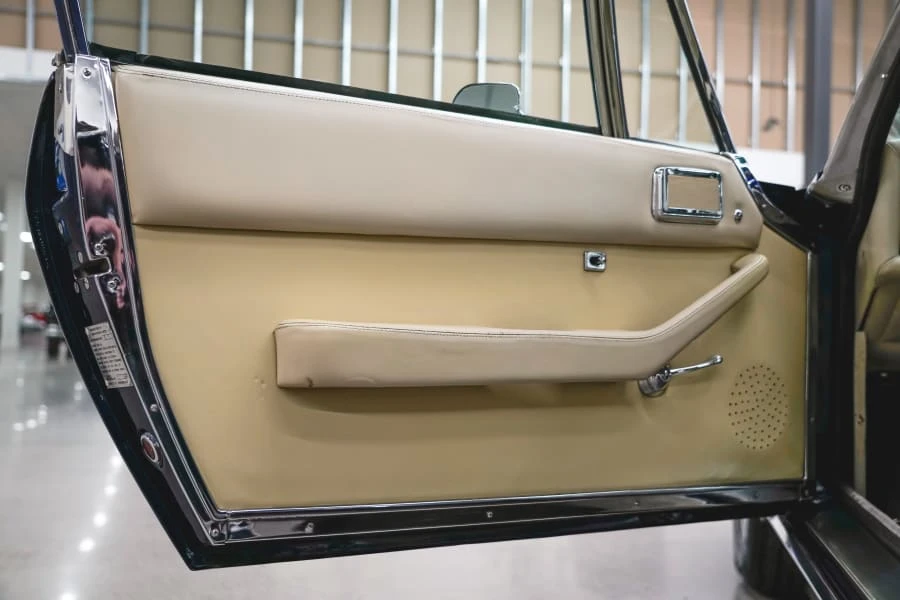1976 Jensen Interceptor - Image 17 of 31