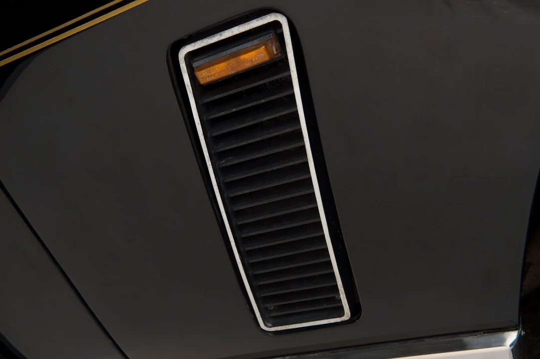 1976 Jensen Interceptor - Image 9 of 25