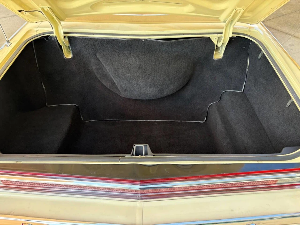 1976 Lincoln Continental 5th Gen - Image 9 of 31