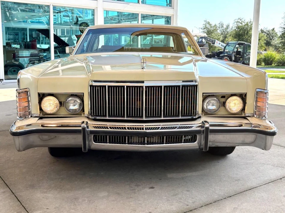 1976 Lincoln Continental 5th Gen - Image 3 of 31