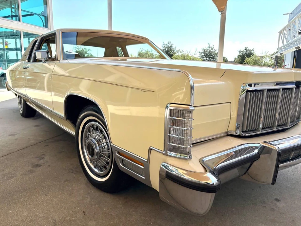 1976 Lincoln Continental 5th Gen - Image 21 of 31