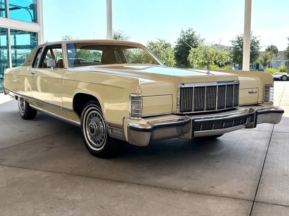 1976 Lincoln Continental 5th Gen - Image 4 of 31